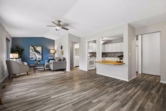 9701 Cimarron Trail, Minnetonka, MN 55305