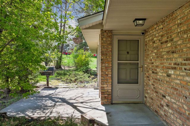 9701 Cimarron Trail, Minnetonka, MN 55305