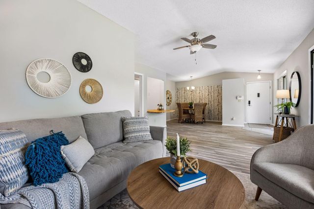 9701 Cimarron Trail, Minnetonka, MN 55305