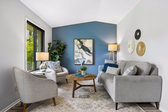 9701 Cimarron Trail, Minnetonka, MN 55305