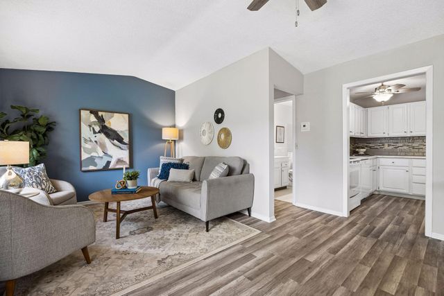 9701 Cimarron Trail, Minnetonka, MN 55305