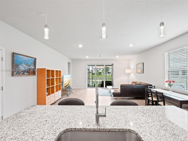 1575 Pongam Ter, Hollywood, FL 33021