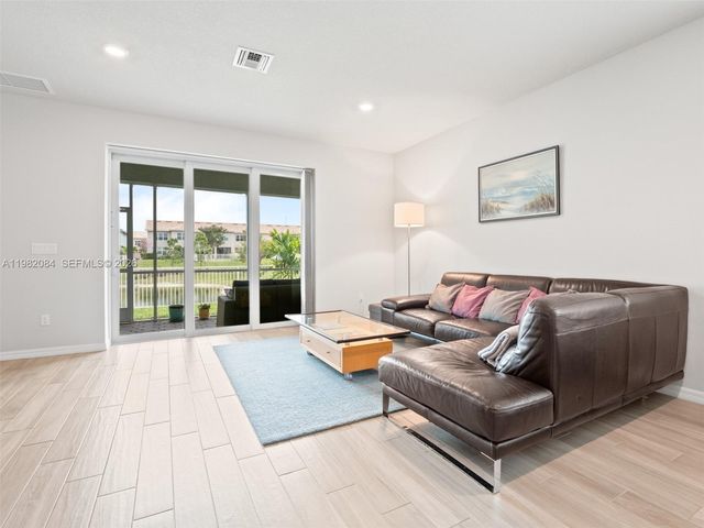 1575 Pongam Ter, Hollywood, FL 33021