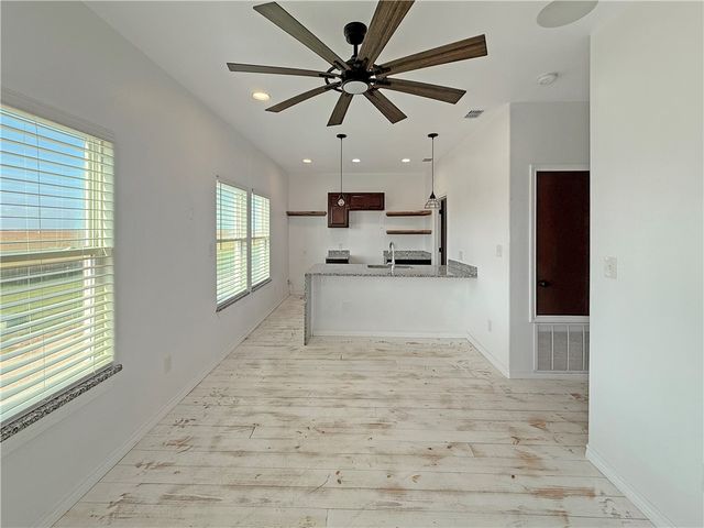 118 W Palm Beach Road, Port Aransas, TX 78373