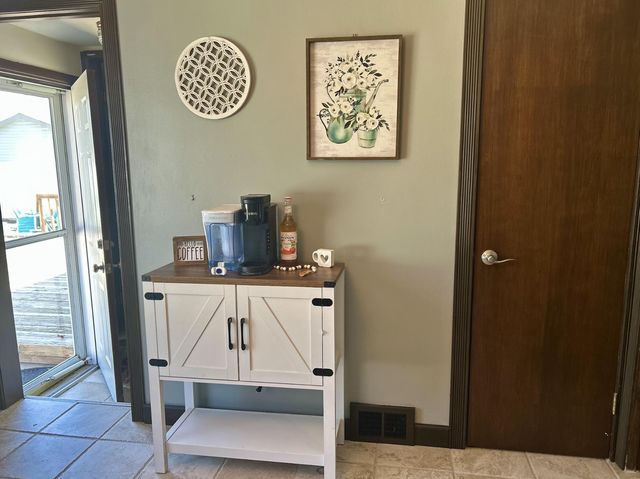 36753 Greenbush Road, Wayne City, MI 48184