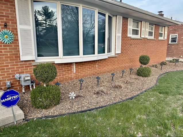 36753 Greenbush Road, Wayne City, MI 48184