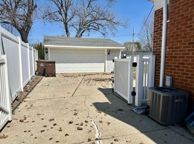 36753 Greenbush Road, Wayne City, MI 48184