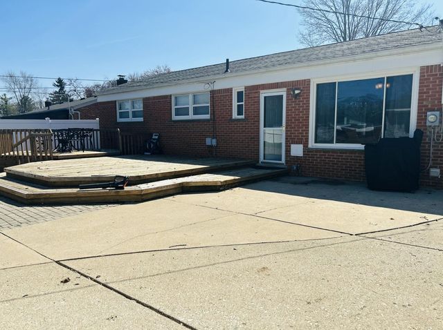 36753 Greenbush Road, Wayne City, MI 48184