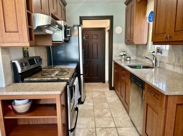 36753 Greenbush Road, Wayne City, MI 48184