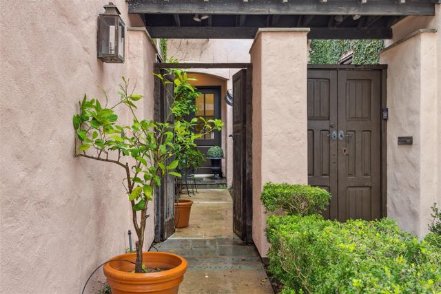 2154 Avalon Place, Houston, TX 77019