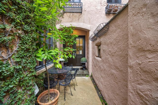 2154 Avalon Place, Houston, TX 77019