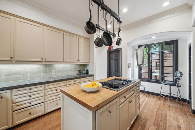 2154 Avalon Place, Houston, TX 77019