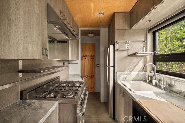 6869 Los Altos, Los Angeles, CA 90068