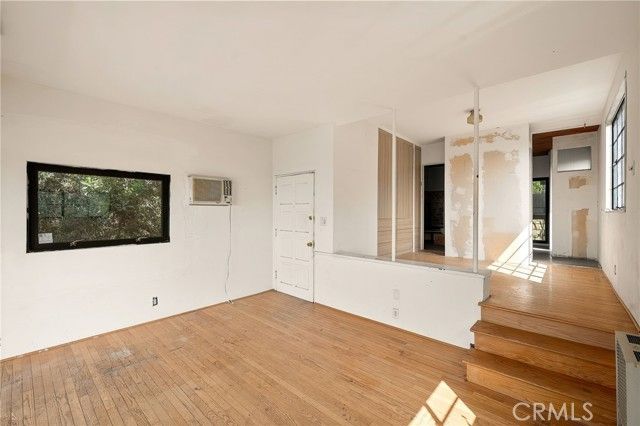 6869 Los Altos, Los Angeles, CA 90068