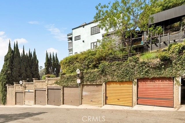 6869 Los Altos, Los Angeles, CA 90068