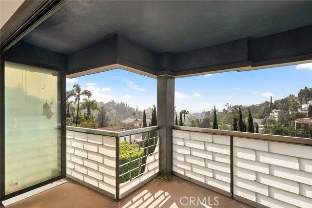 6869 Los Altos, Los Angeles, CA 90068