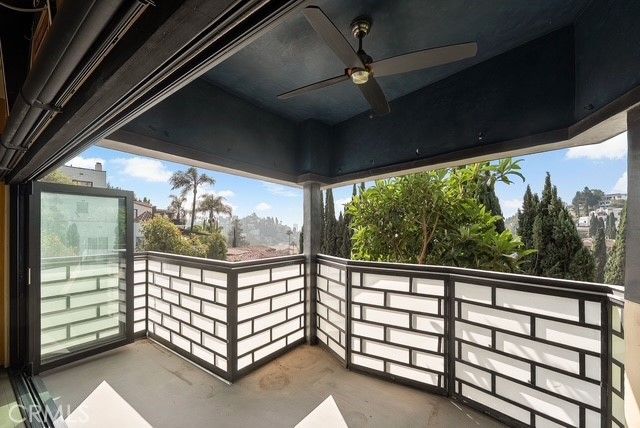 6869 Los Altos, Los Angeles, CA 90068