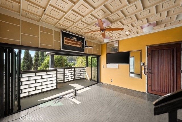 6869 Los Altos, Los Angeles, CA 90068