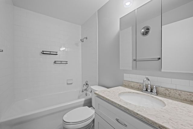 525 S Cleveland Avenue 104, Arlington Heights, IL 60005