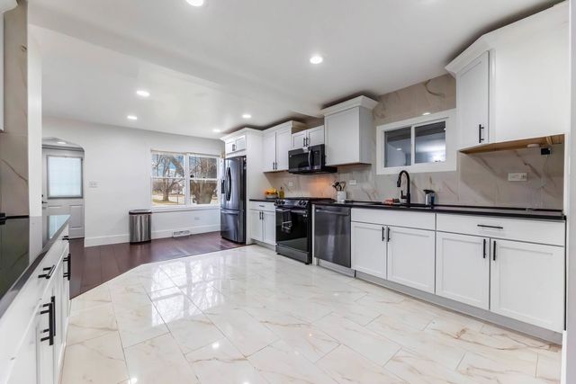 9658 Austin Avenue, Oak Lawn, IL 60453