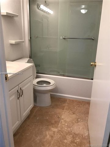 10288 NW 9th St Cir 205, Miami, FL 33172