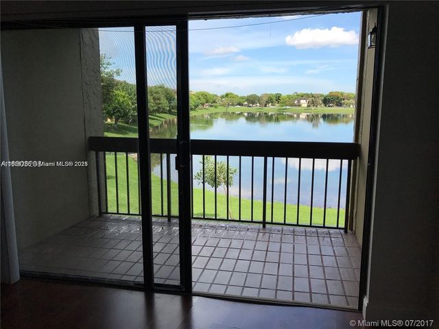 10288 NW 9th St Cir 205, Miami, FL 33172