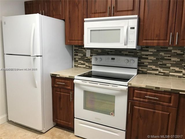 10288 NW 9th St Cir 205, Miami, FL 33172