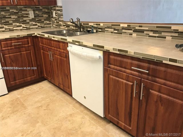 10288 NW 9th St Cir 205, Miami, FL 33172