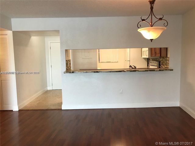 10288 NW 9th St Cir 205, Miami, FL 33172