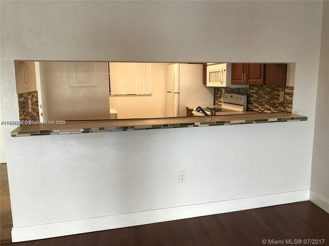 10288 NW 9th St Cir 205, Miami, FL 33172