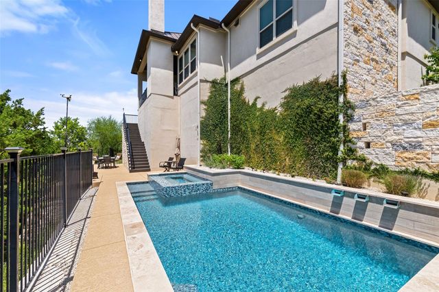 321 Bisset CT, Austin, TX 78738