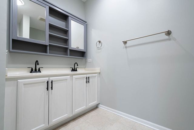 2664 Cobblestone Drive 2664, Crystal Lake, IL 60012