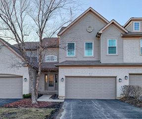 2664 Cobblestone Drive 2664, Crystal Lake, IL 60012