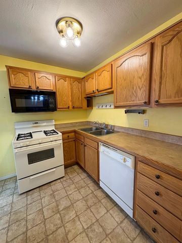 516 22nd St NW, Minot, ND 58703