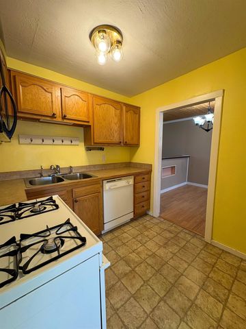 516 22nd St NW, Minot, ND 58703