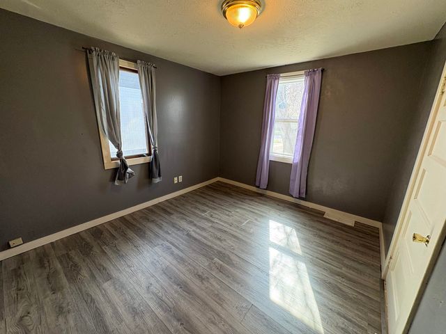 516 22nd St NW, Minot, ND 58703
