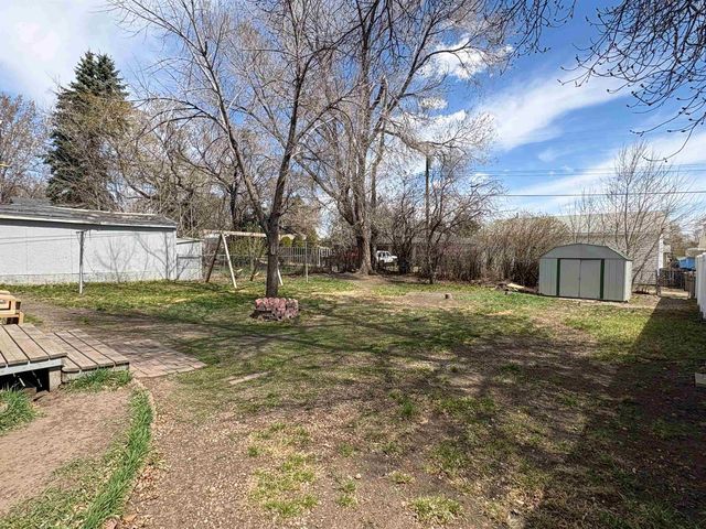 516 22nd St NW, Minot, ND 58703