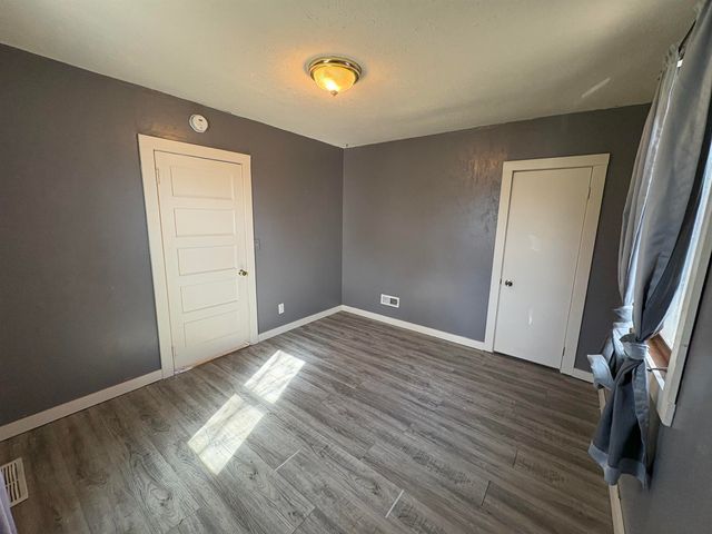 516 22nd St NW, Minot, ND 58703
