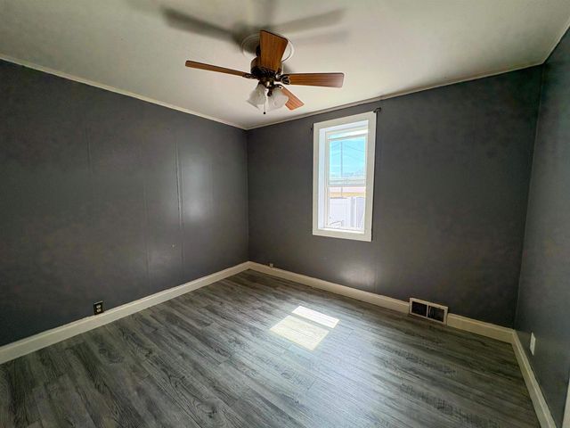 516 22nd St NW, Minot, ND 58703