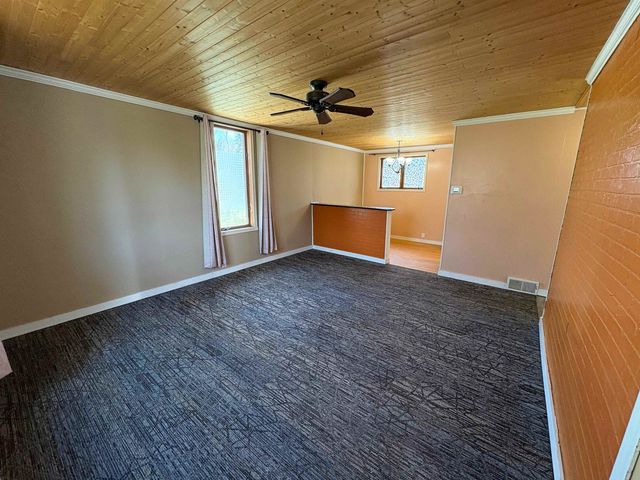 516 22nd St NW, Minot, ND 58703