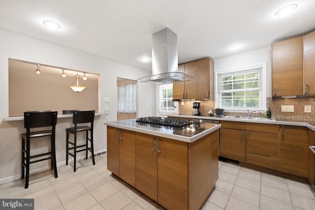 122 COUNTY LINE RD, Lansdale, PA 19446