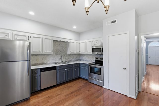 302 Hickory Pl, Nashville, TN 37214