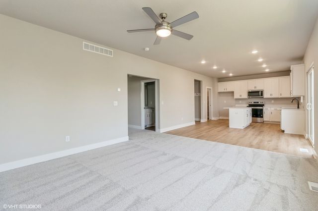 7046 SE 7th Avenue, Pleasant Hill, IA 50327