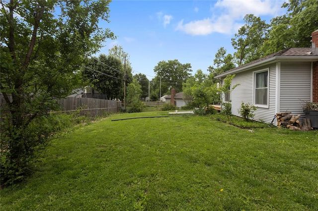 10239 OUTLOOK Drive, Overland Park, KS 66207