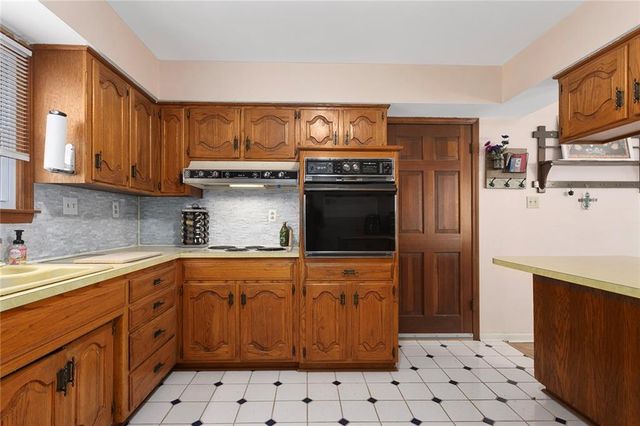 10239 OUTLOOK Drive, Overland Park, KS 66207