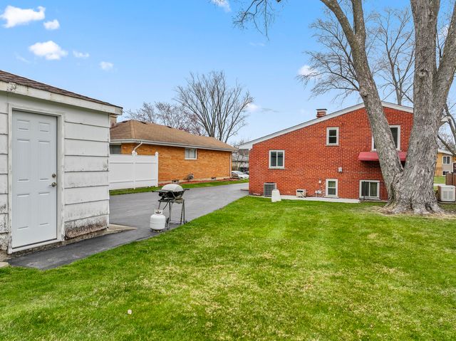 216 N Lombard Avenue, Lombard, IL 60148