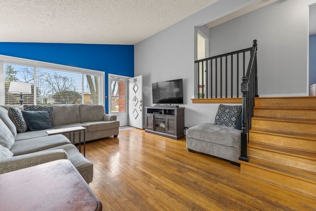 216 N Lombard Avenue, Lombard, IL 60148