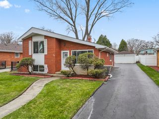 216 N Lombard Avenue, Lombard, IL 60148