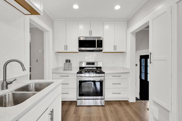 8229 Gridley AVENUE, Wauwatosa, WI 53213