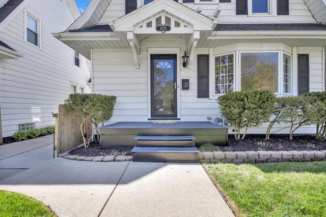 8229 Gridley AVENUE, Wauwatosa, WI 53213